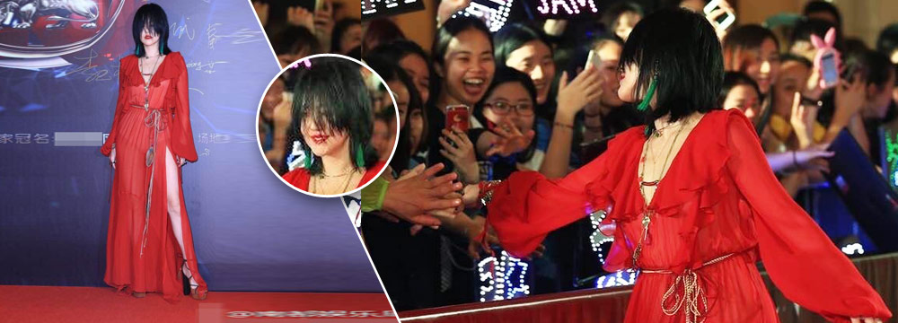 小S红衣红唇遮脸亮相 网友惊呼：什么鬼
