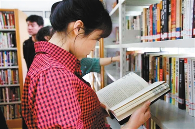 陕首个社区智慧图书馆落成 24小时开放借阅自