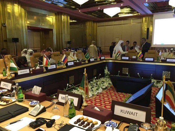 多哈会议在推迟数小时后召开 多国部长对结果