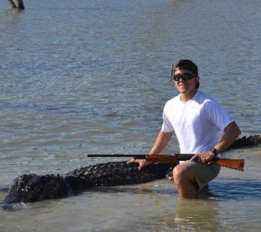 青年猎河中怪兽 史上最大爬行动物惊全美(图)