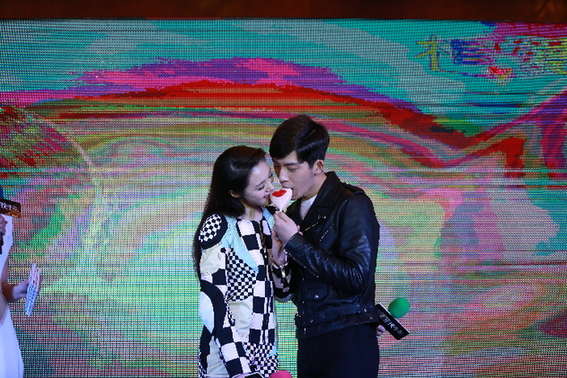 郑爽与井柏然现身宣传新剧 大方祝福张翰新恋