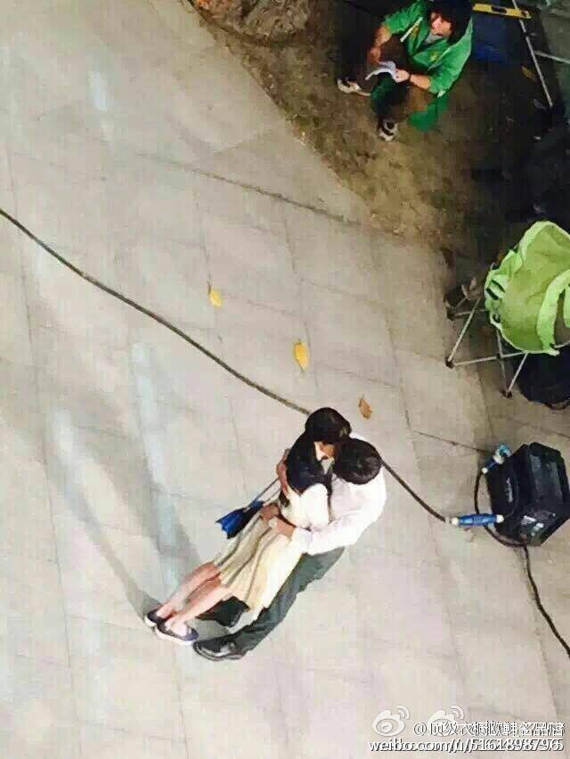 郑爽杨洋牵手拥抱拍吻戏 粉丝直呼上天台