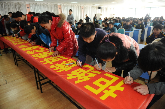 青岛中学生发倡议 春节过节拒绝放烟花爆竹