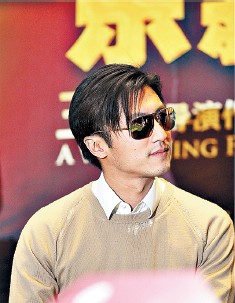 谢霆锋将外出过春节 不回应是否赴新加坡看儿子