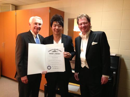 郎朗马年肯塔基州首演大捷 获颁荣誉州民称号