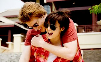 [高清]袁莉与外籍老公婚后首曝亲密照