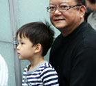 65岁王刚5岁儿子曝光