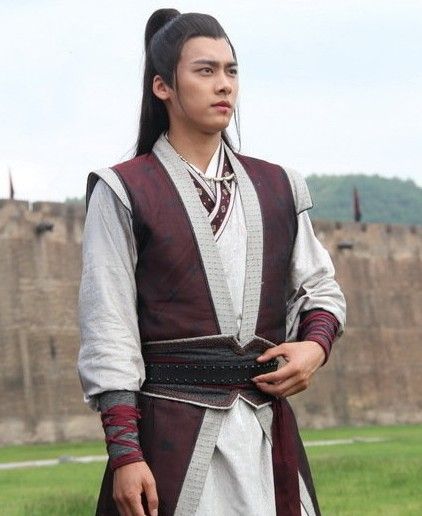 剑奇谭新剧照放出 李易峰称被杨幂从头到脚吸