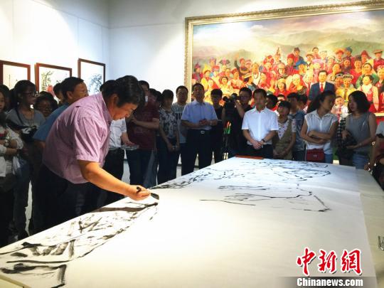 中国当代艺术联展兰州举行精品画作传递丝路文化