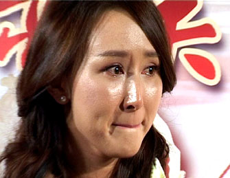 胡静泪洒发布会现场