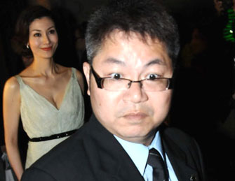 李嘉欣出席活动 获保镖开道