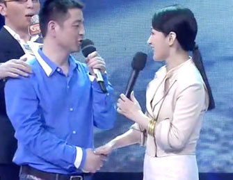 杨钰莹录节目被男选手强行拉手