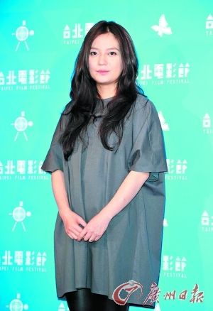 赵薇晒美照显女人味 网友：快瘦下来当演员(图)