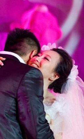 潘长江晒潘阳婚照 感慨嫁女一周年(图)