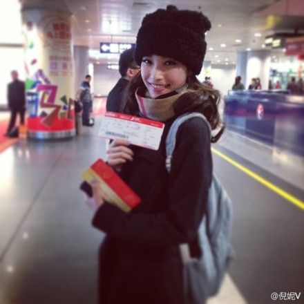 女星回家过年：范冰冰霸气 倪妮回眸一笑美艳(图)