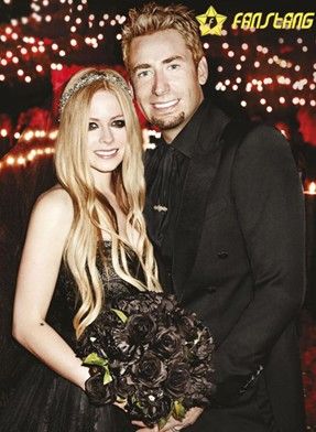 朋克天后艾薇儿广州开嗓 送粉丝亲吻熊抱合照