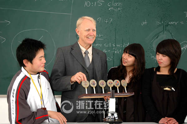 浙江每年引进外国专家4万人 洋教授 助推发展