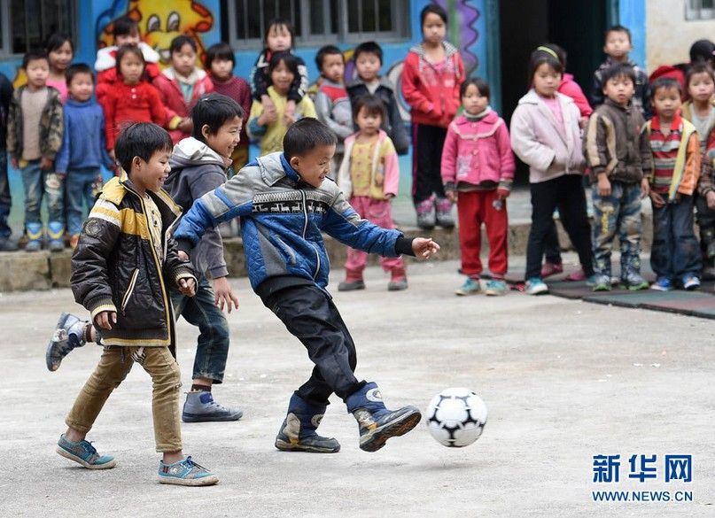 山旮旯里的体育梦 贫困山区孩子感受运动乐趣