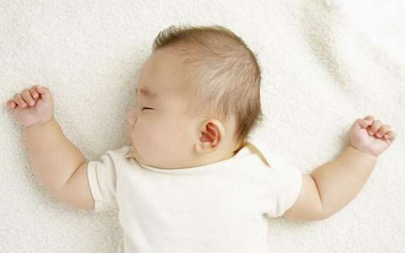 高级育婴师培训:科学应对宝宝枕秃现象