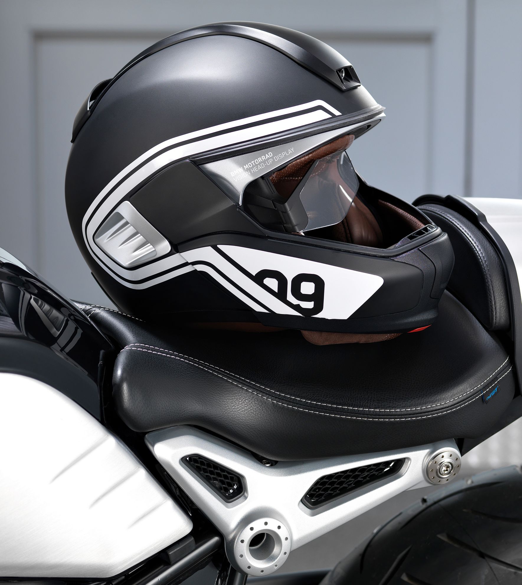 BMW推出摩托车平视显示头盔与激光科技-杭州