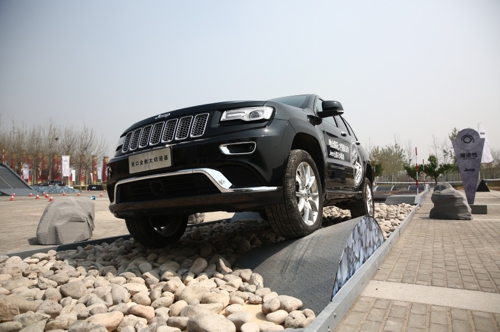 p大切诺基告诉你什么是专业四驱-石家庄庞大泉