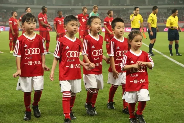 一汽-大众落实助力中国青少年足球发展-新丰泰