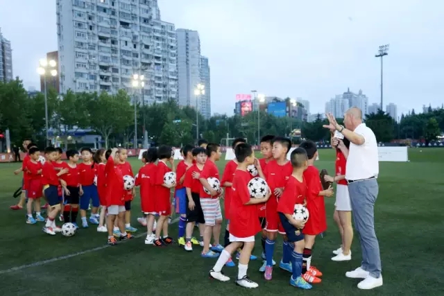 一汽-大众 助力中国青少年足球发展-新丰泰奥迪
