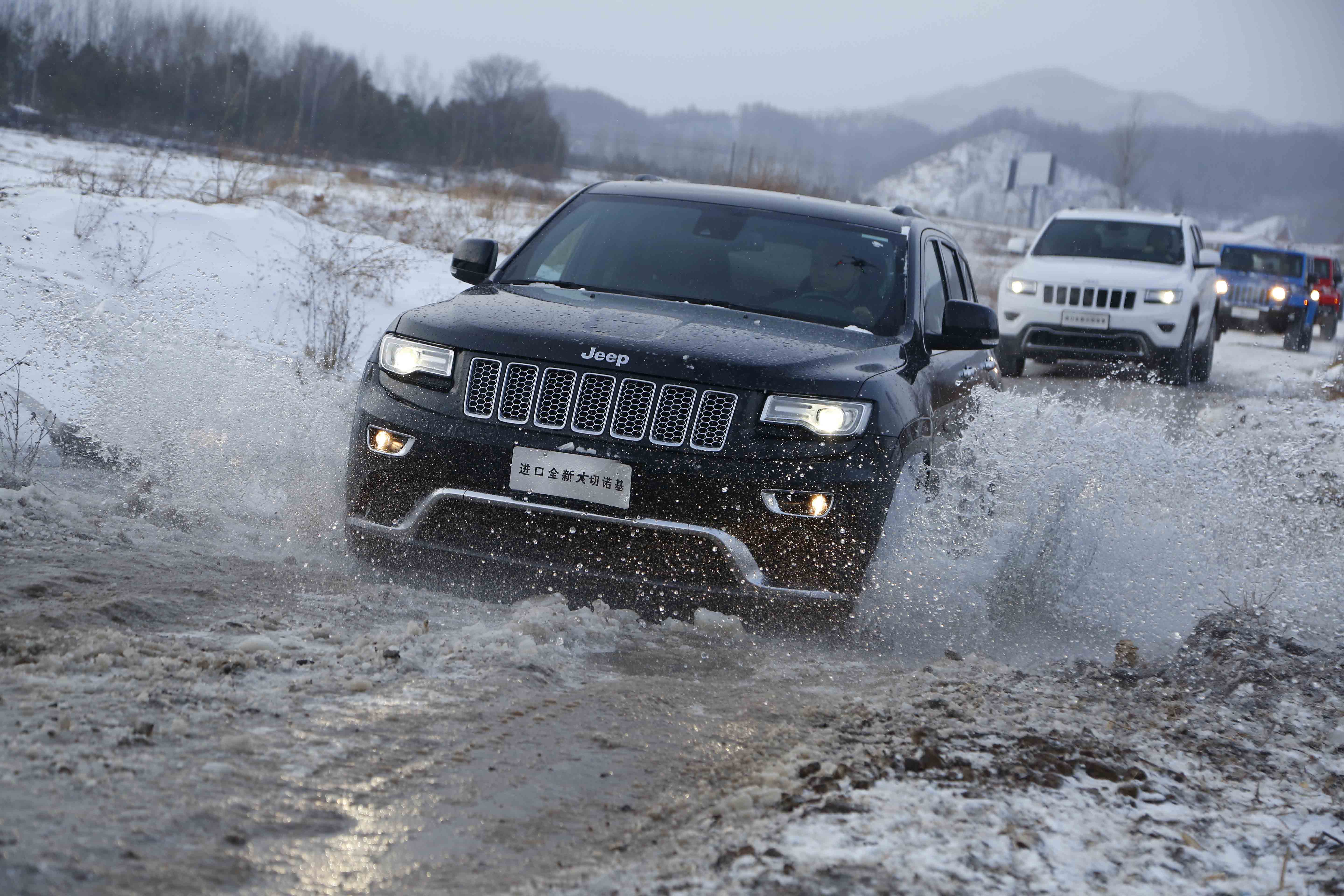 没有wifi也要看 Jeep大切诺基PK奥迪Q7-劲海瑞诚_凤凰汽车