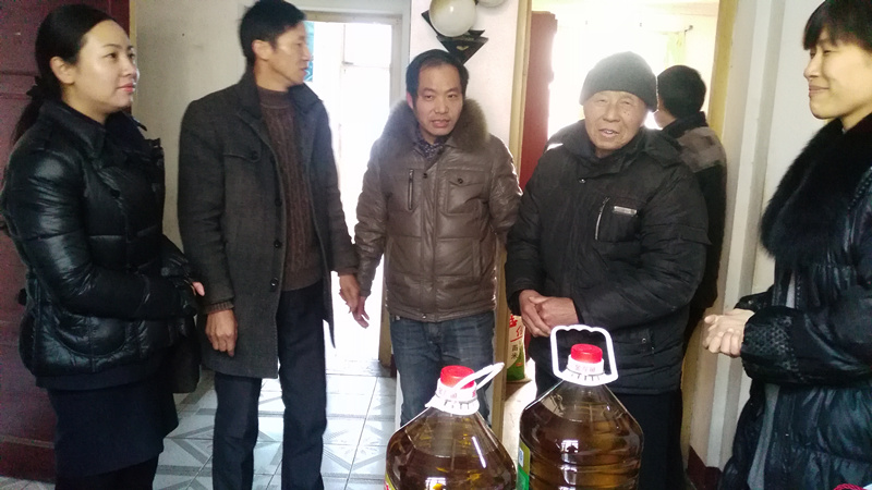 合肥宝利丰慰问贫困孤寡老人爱心活动-合肥宝