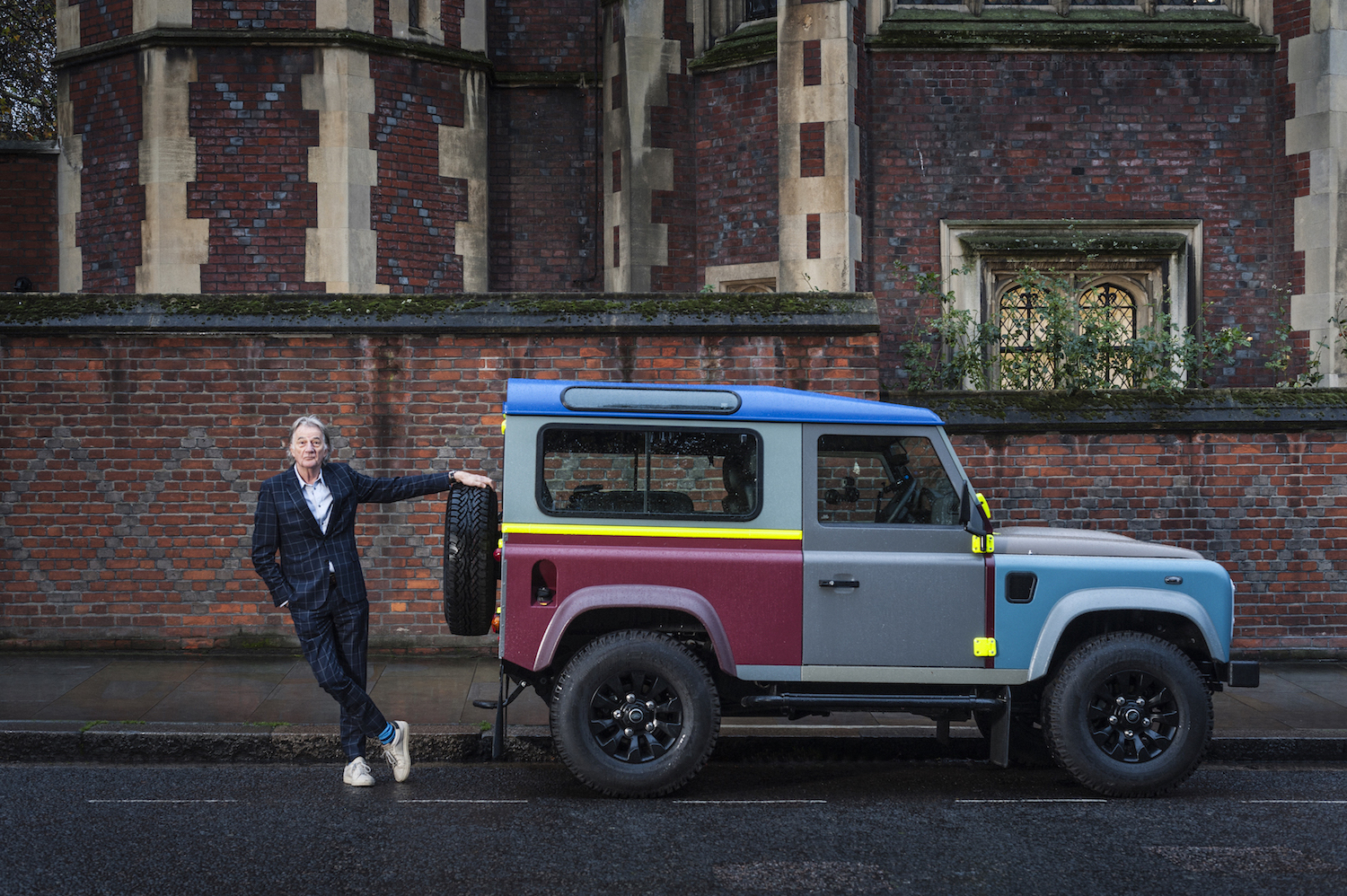 路虎(land rover)自1948年诞生之日起,便秉承"above and beyond"的