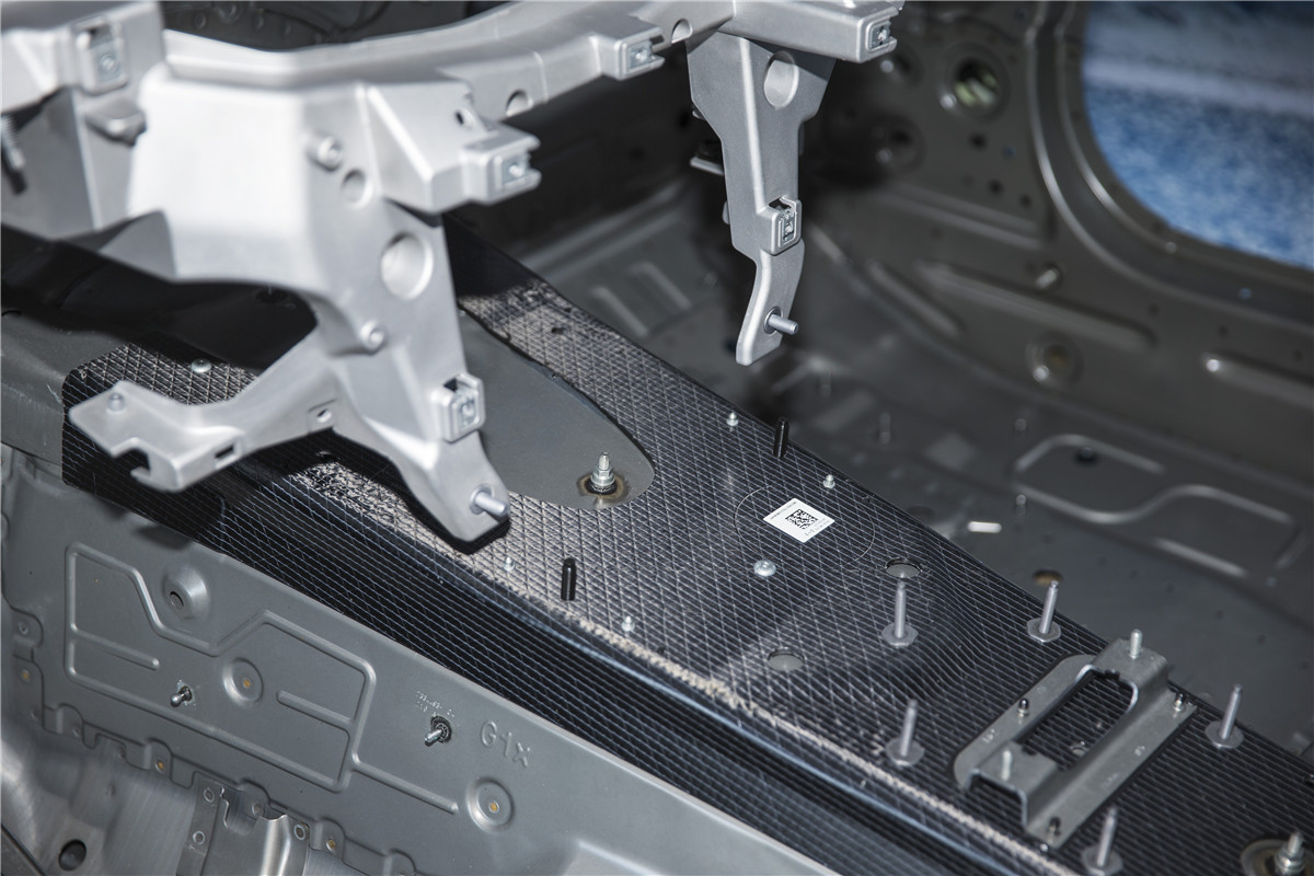 全新bmw 碳纤维 轻量化车身科技发展