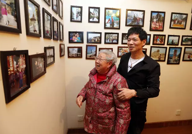 张成良带着80岁的母亲这样走过15个国家-中欧