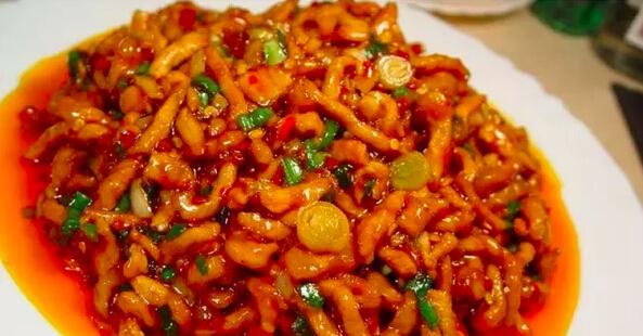 两厨师论战炒茄子放啥酱 食客插嘴被揍盘点被