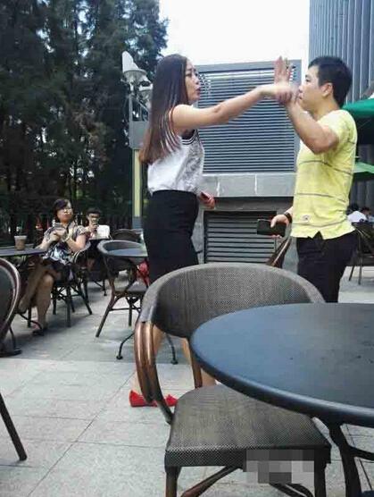  女子被 男友 要求定位  大打出手怒摔iphone6手机