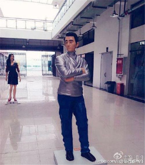  最丑蜡像纪录刷新  什邡丑得哭名人蜡像勇夺第