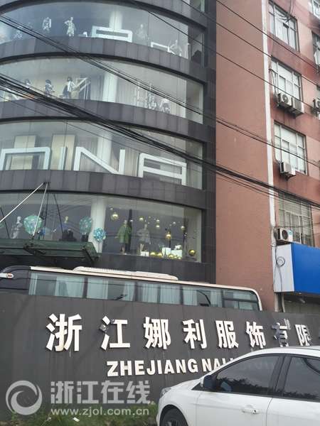 电梯事故频发 杭州某服装厂工人被货梯夹死(组