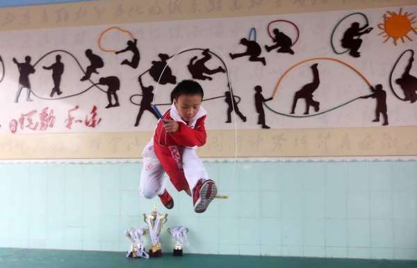 小学生提升破纪录1秒跳绳超7下花式跳绳神技小学措施教学跳绳质量图片