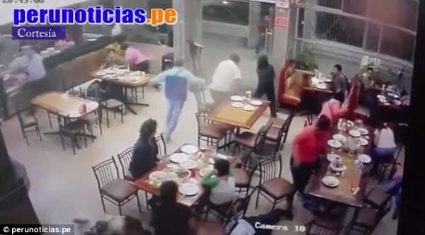 组图:监控实拍 男子在餐馆遭射杀瞬间 _广州频道