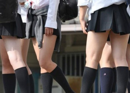 苏州 | <em>初中女生集体</em>狠改校服裙 家长苦笑感慨