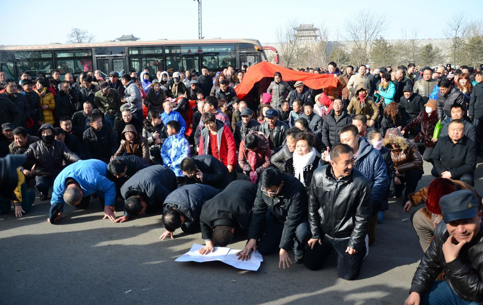 大同市民集体下跪挽留市长耿彦波