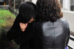 昆明火车站暴恐案：相拥而泣