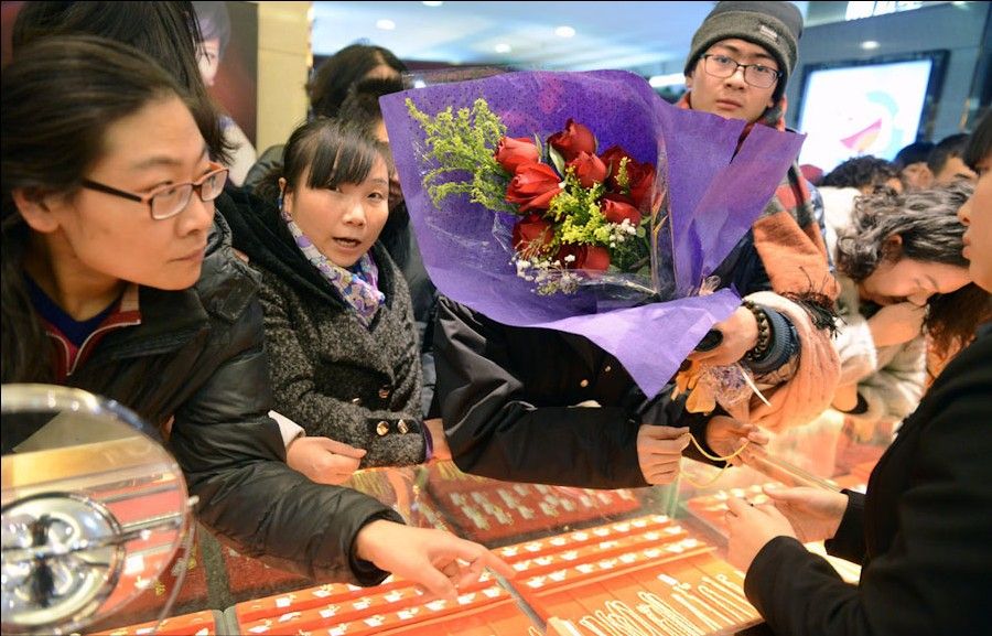 太原市民平安夜抢购打折黄金