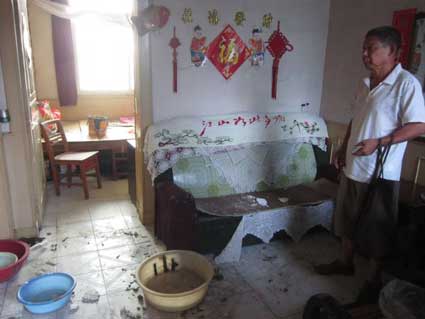 楼上违建自家漏水 淮南一居民无奈租房居住