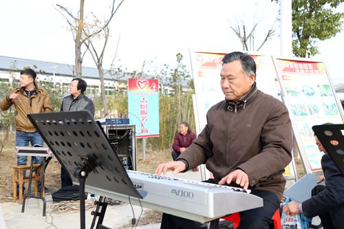 双墩镇志愿服务入乡村 普法医疗进家门