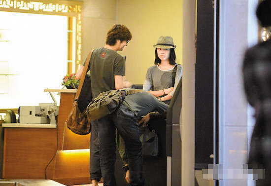  董洁 潘粤明 离婚 事件升级 双方发 声明 互相揭短