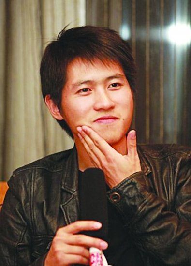 韩寒回应绯闻:有了女儿,很难再爱其他姑娘