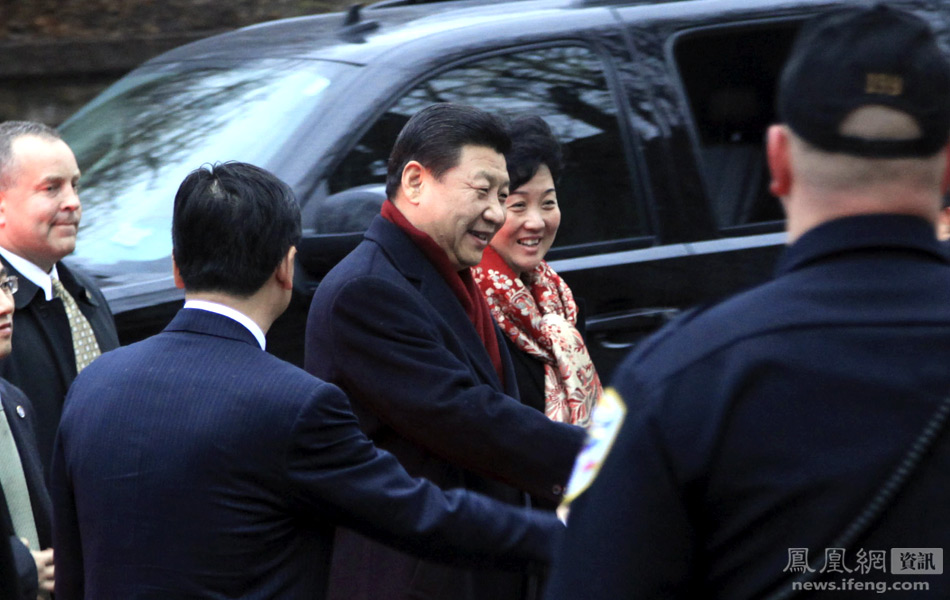 当地时间2月15日，中国国家副主席习近平到访艾奥瓦州马斯克廷市，并于27年前第一次访问此地时结识的老朋友举行茶叙。图为习近平抵达马斯克廷。中新社记者 孙宇挺 摄 