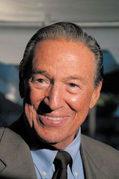 传奇主持人华莱士逝世 曾采访邓小平江泽民