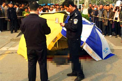  南京麻将摊主20余斧头砍死客户