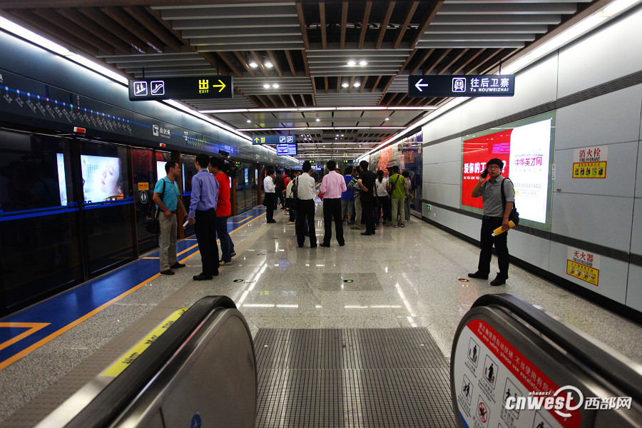西安地铁一号线上演蓝色小清新风